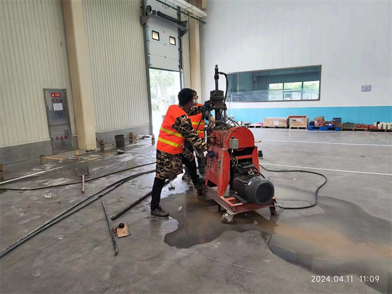 曲江厂房地面下沉塌陷注浆加固施工